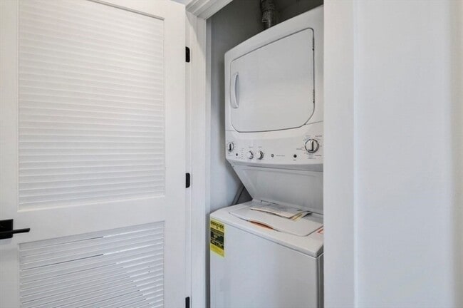 Building Photo - 217 Essex St