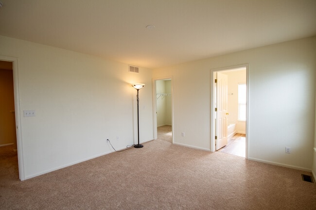 Building Photo - 5747 Jaguar Way