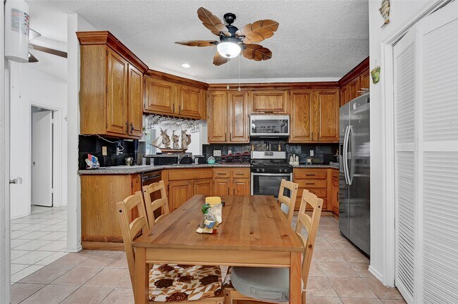 Building Photo - 13523 Pasa Robles Ln