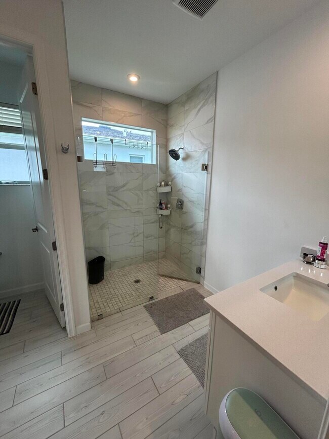 Building Photo - 12808 SW Eleanor Dr