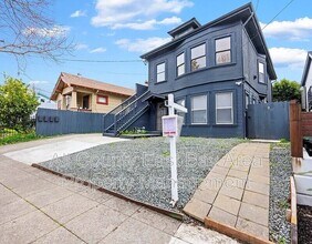 Building Photo - 1015 47th St