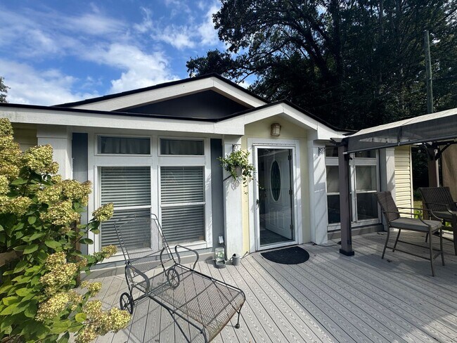 Building Photo - Spacious 3-Bedroom Home with Fenced Lot an...