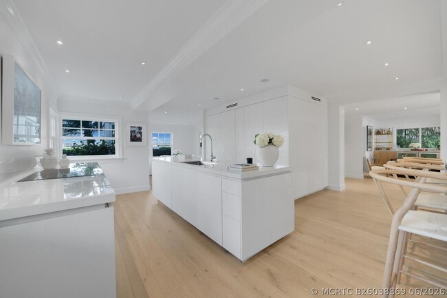 Building Photo - 7103 S Flagler Dr