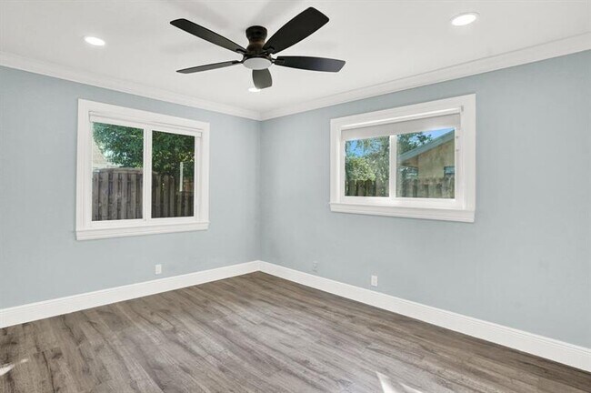 Building Photo - 10548 Boca Entrada Blvd