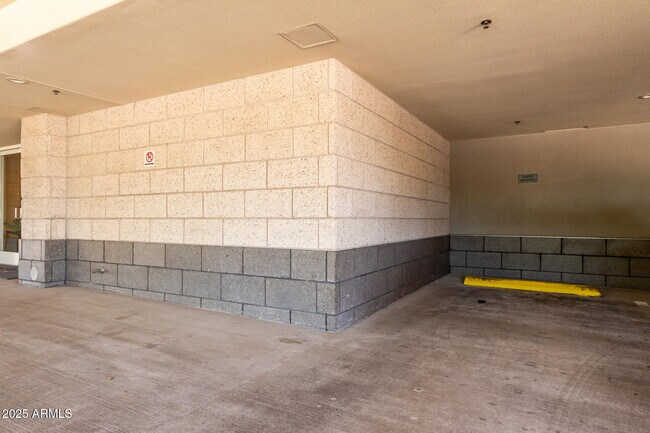 Building Photo - 3801 N Goldwater Blvd