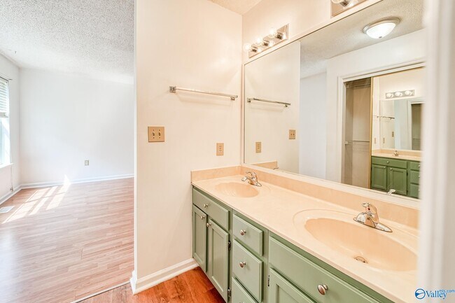 Building Photo - 212 Green Springs Ln