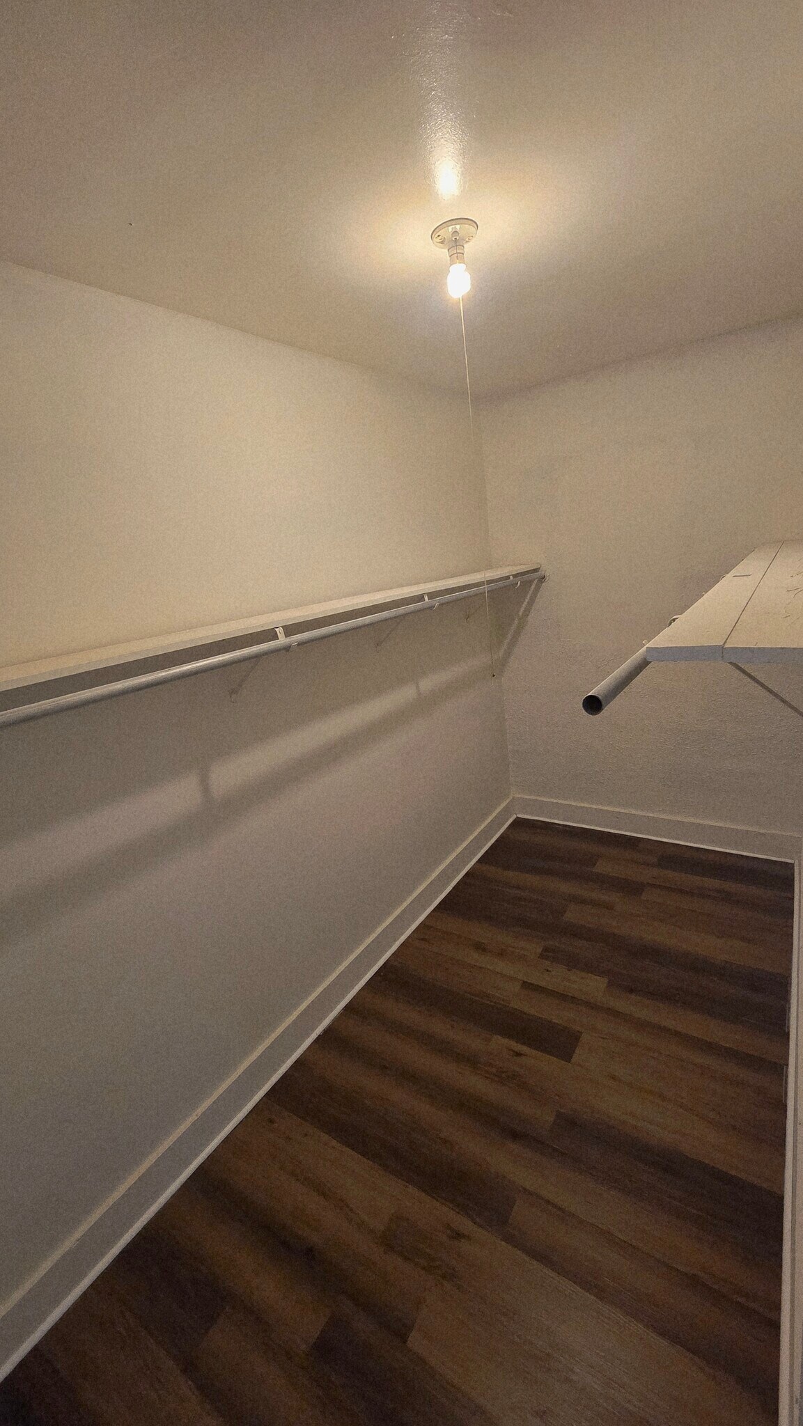 Building Photo - 614 1st St S