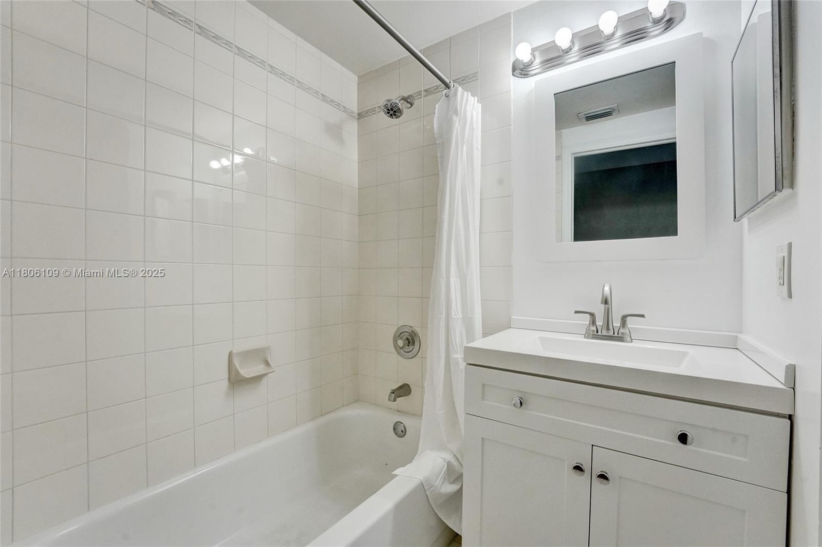 Building Photo - 781 SW 148th Ave