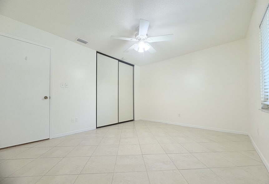 Second bedrrom closet - 1 Escondido Cir