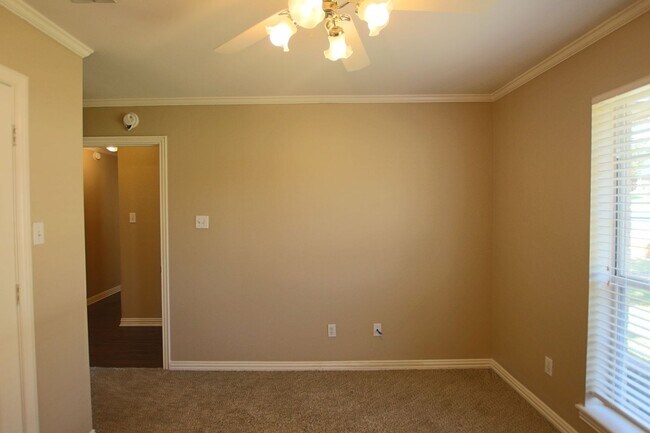 Building Photo - Beautiful 3 Bedroom in Tyler! Coming Soon!