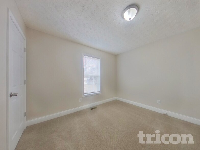 Building Photo - 718 Creekridge Ct