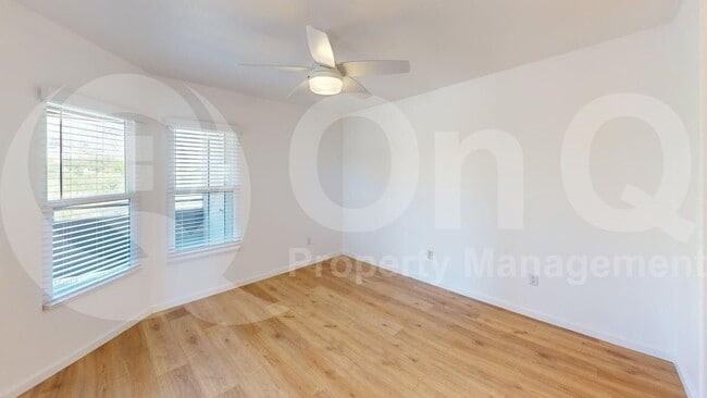 Building Photo - 5855 N Kolb Rd