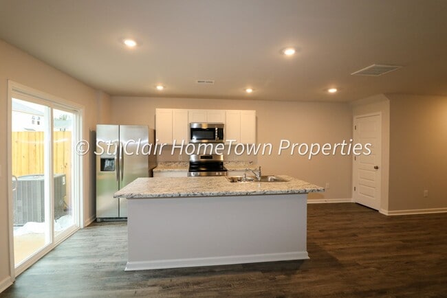 Building Photo - Lincoln Townhome