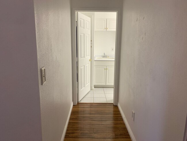 Building Photo - Lovely furnished Green Valley condo in Res...