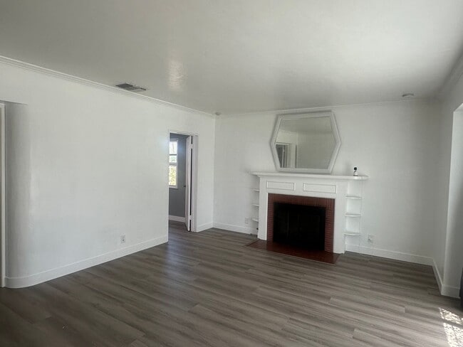 Building Photo - Perfection! Corner Lot Pool Home