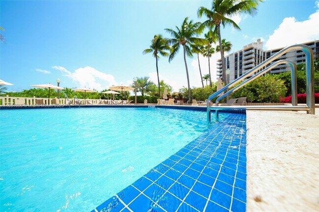Building Photo - 1121 Crandon Blvd