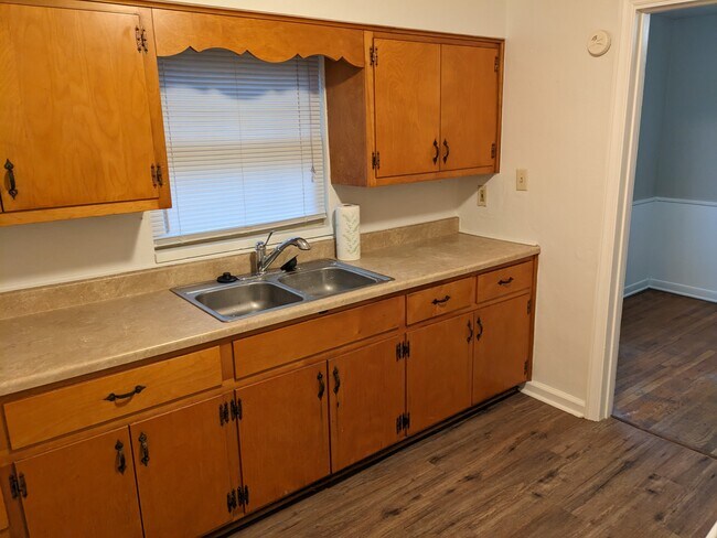 Building Photo - 832 Greenmount Blvd