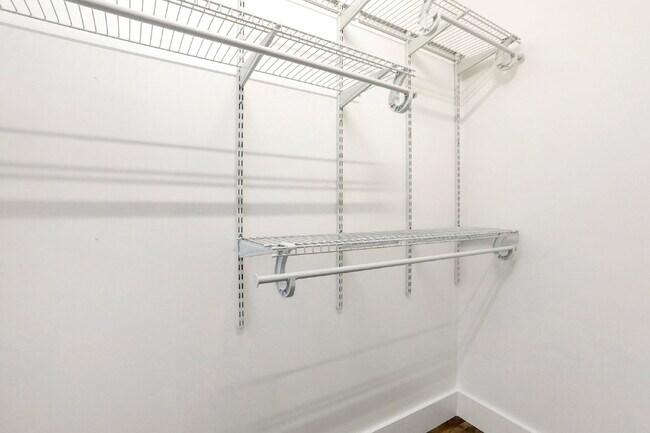 Building Photo - Welcome home to this newly renovated 2 bedroom top floor apartment