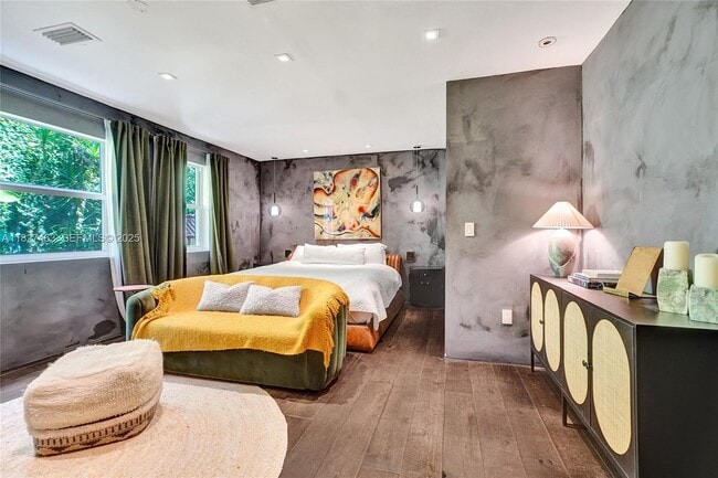 Building Photo - 669 NE 60th St