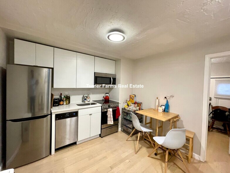 Building Photo - 89A Hudson St