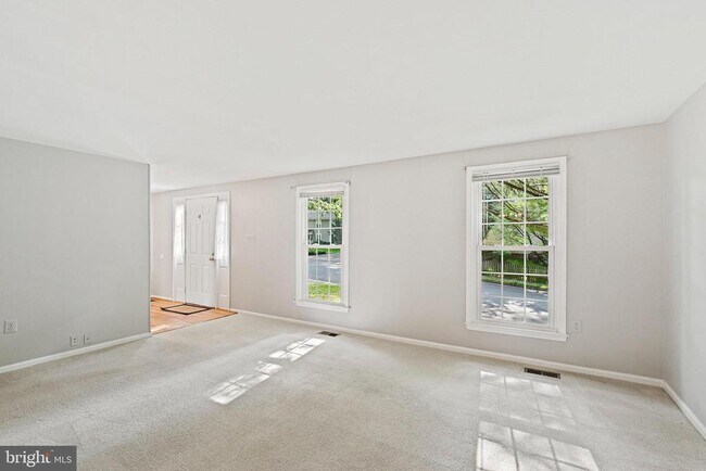Building Photo - 5847 New England Woods Dr