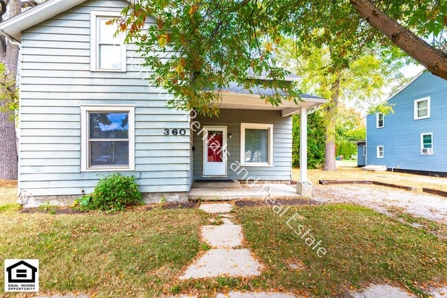 Primary Photo - 360 W 9th St