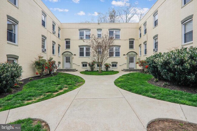 Building Photo - 4703 Ravenswood Rd