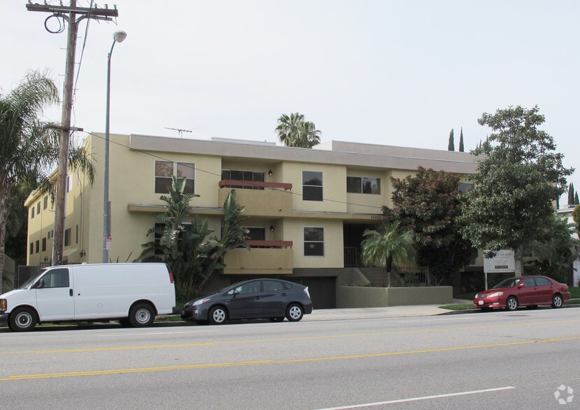 Primary Photo - 14950 Burbank Blvd