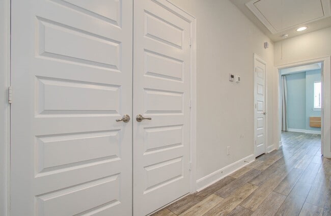 Building Photo - 2812 Grand Fountains Dr