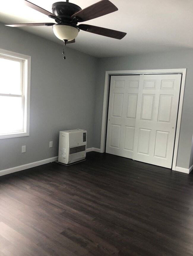 Building Photo - 350 US-7