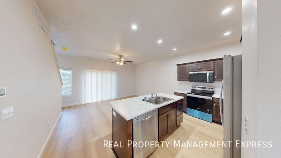 Building Photo - Modern 1 Bedroom Townhome with 1.5 Baths