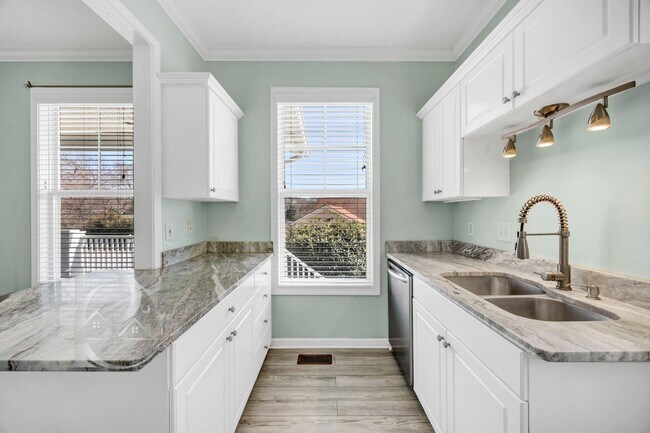 Building Photo - DOWNTOWN COLUMBIA BUNGALOW