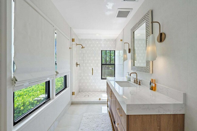 Building Photo - 3211 Washington Rd