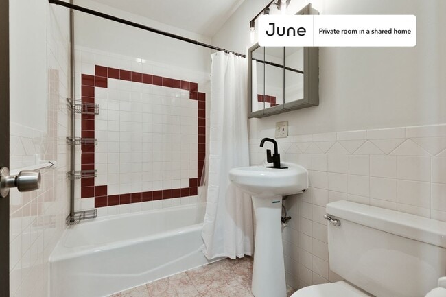 Building Photo - Room in Shared 4 bed/2.5 bath home