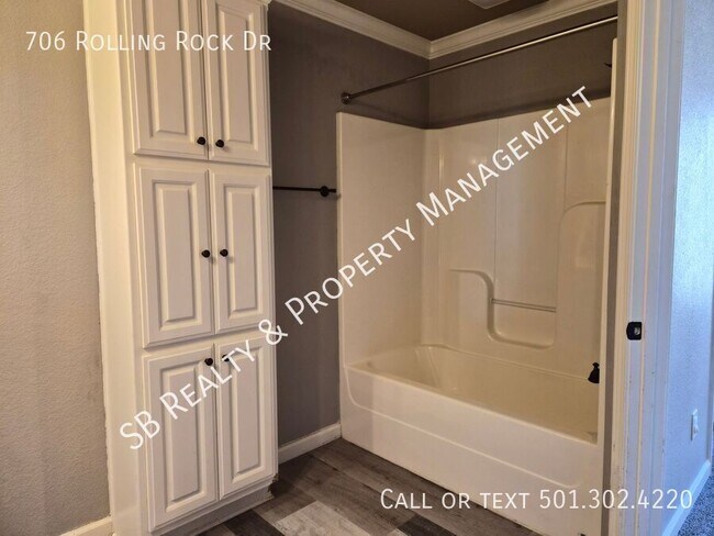 Building Photo - 706 Rolling Rock Dr