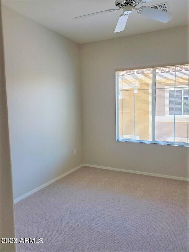 Building Photo - 2450 W Glenrosa Ave