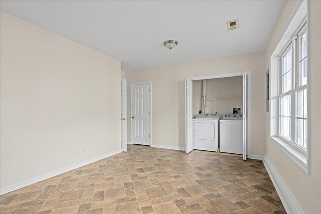 Building Photo - 3043 Diamond Spring Ln