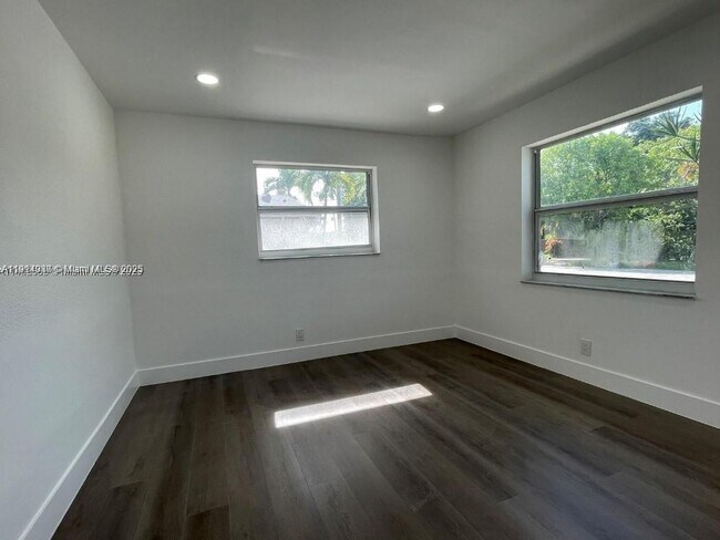 Building Photo - 1814 SW 22nd St