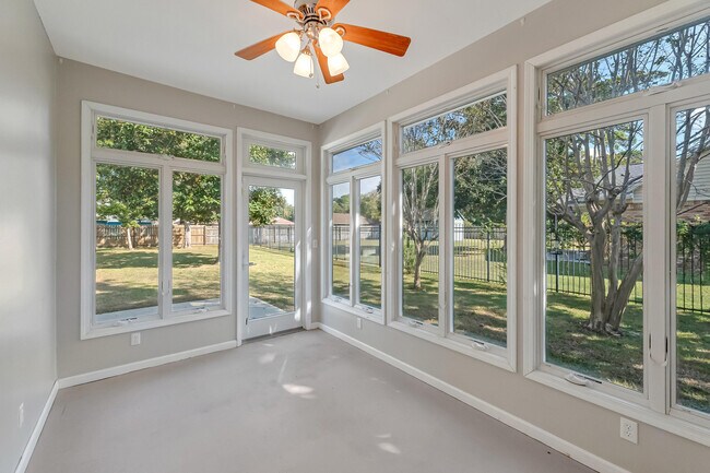 Building Photo - 114 Dana Pointe