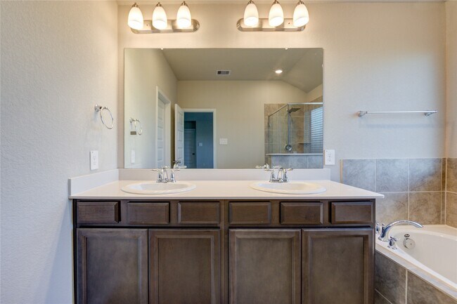 Building Photo - 1207 Cascade Hls Dr