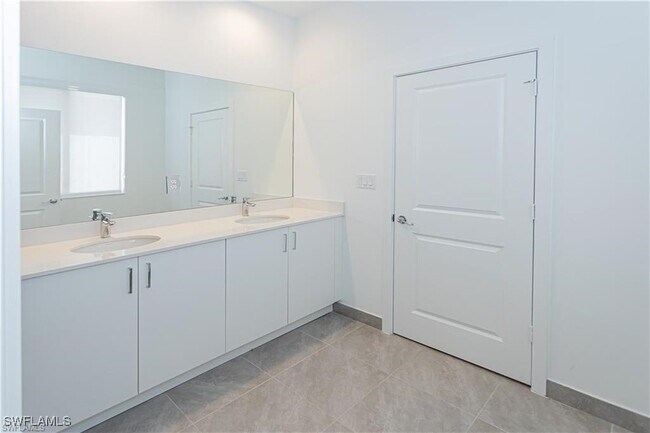 Building Photo - 5096 Nevola Ave