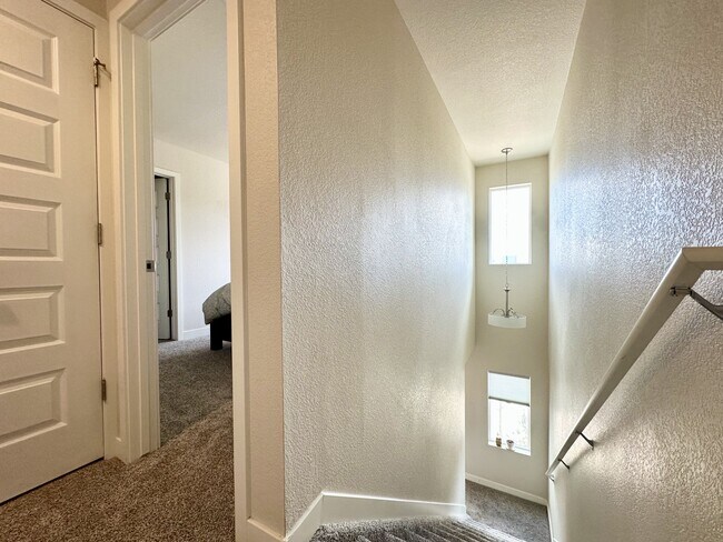 Building Photo - 11235 Colony Row