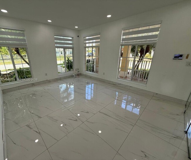 Building Photo - 27037 SW 142nd Ave