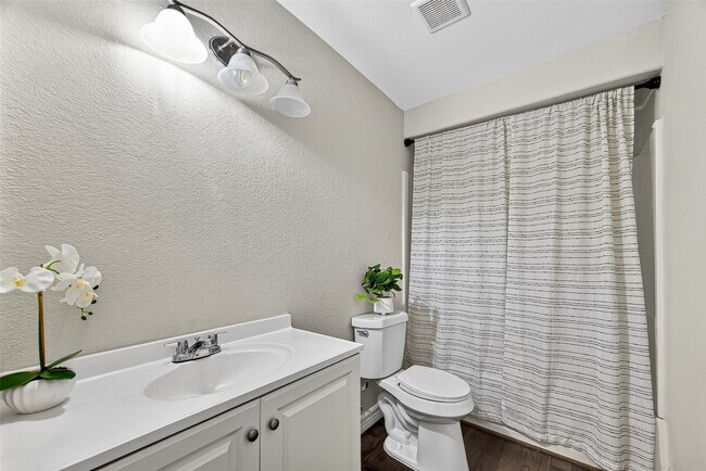 Building Photo - 2217 10th St