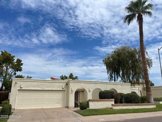 Building Photo - 8502 E San Bernardo Dr