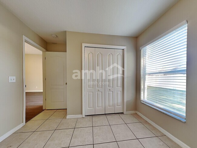 Building Photo - 24446 Landing Dr