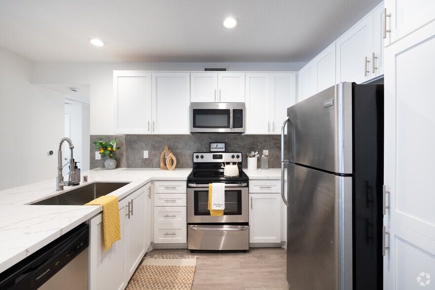 Primary Photo - 3400 Cahuenga Blvd Los Angeles, CA 90068