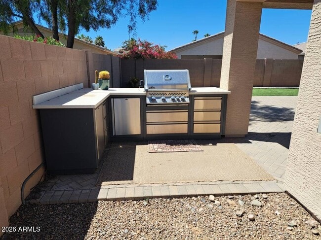 Building Photo - 2045 E Indian Wells Dr