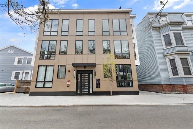 Building Photo - 8 Mercer St