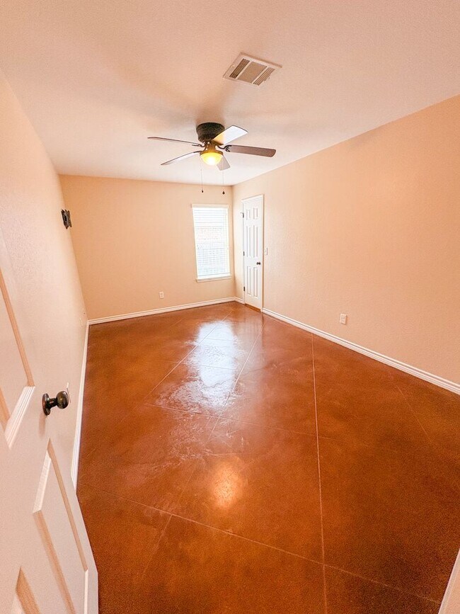 Building Photo - 511 Karey Dr